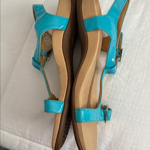 Vionic women’s Blue Sandals - Picture 6 of 7